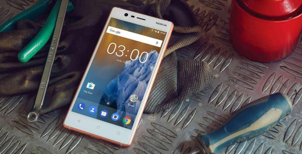 Nokia 2 o wiele bardziej przypomina featurephone niż smartfon 1