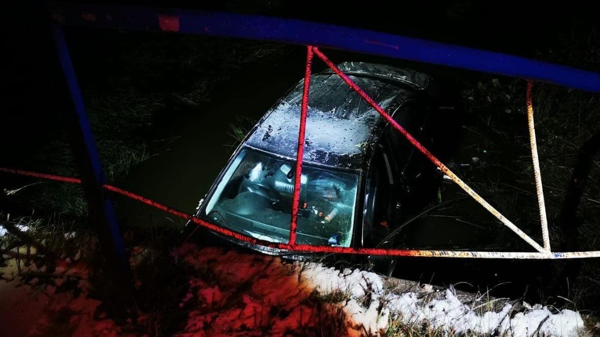 Audi wpadło do rzeki