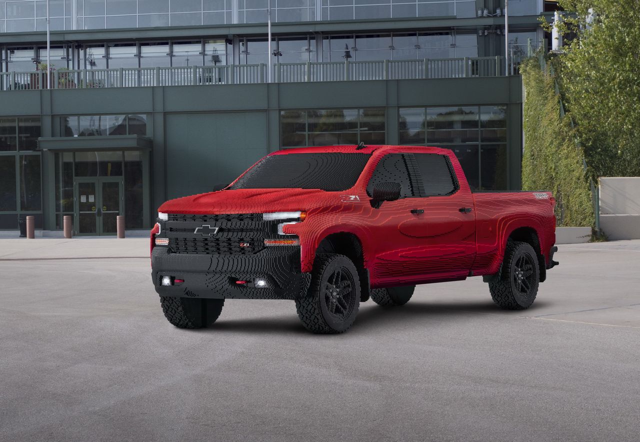 Chevrolet Silverado z klocków Lego. Wygląda jak oryginał i naprawdę sporo waży