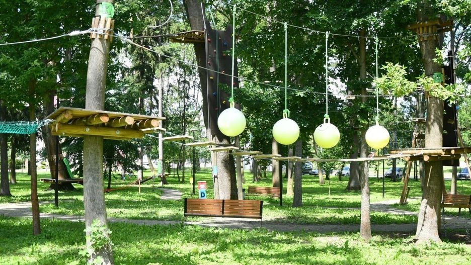 Park linowy &#34;Małpi Gaj&#34; w kilka tygodni po otwarciu. Zdjęcia z czerwca 2022 roku.