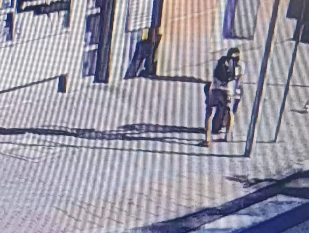 Białystok: Złodziej użył kubła na śmieci do wywiezienia łupów. Po wszystkim odstawił go na miejsce
