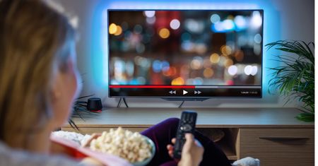 Które telewizory są lepsze OLED czy QLED?