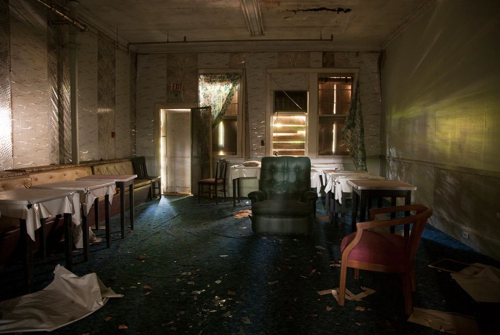 Hotele niczym po apokalipsie według Samanty VanDeman 9