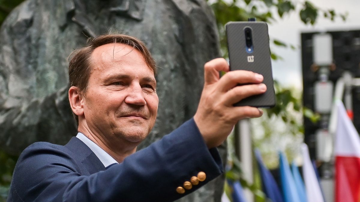 Sikorski w mocnych słowach skomentował kandydaturę Czarnka na ministra edukacji