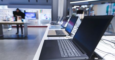 Naprawa laptopa często oznacza spory wydatek. Czasami lepiej kupić nowy sprzęt