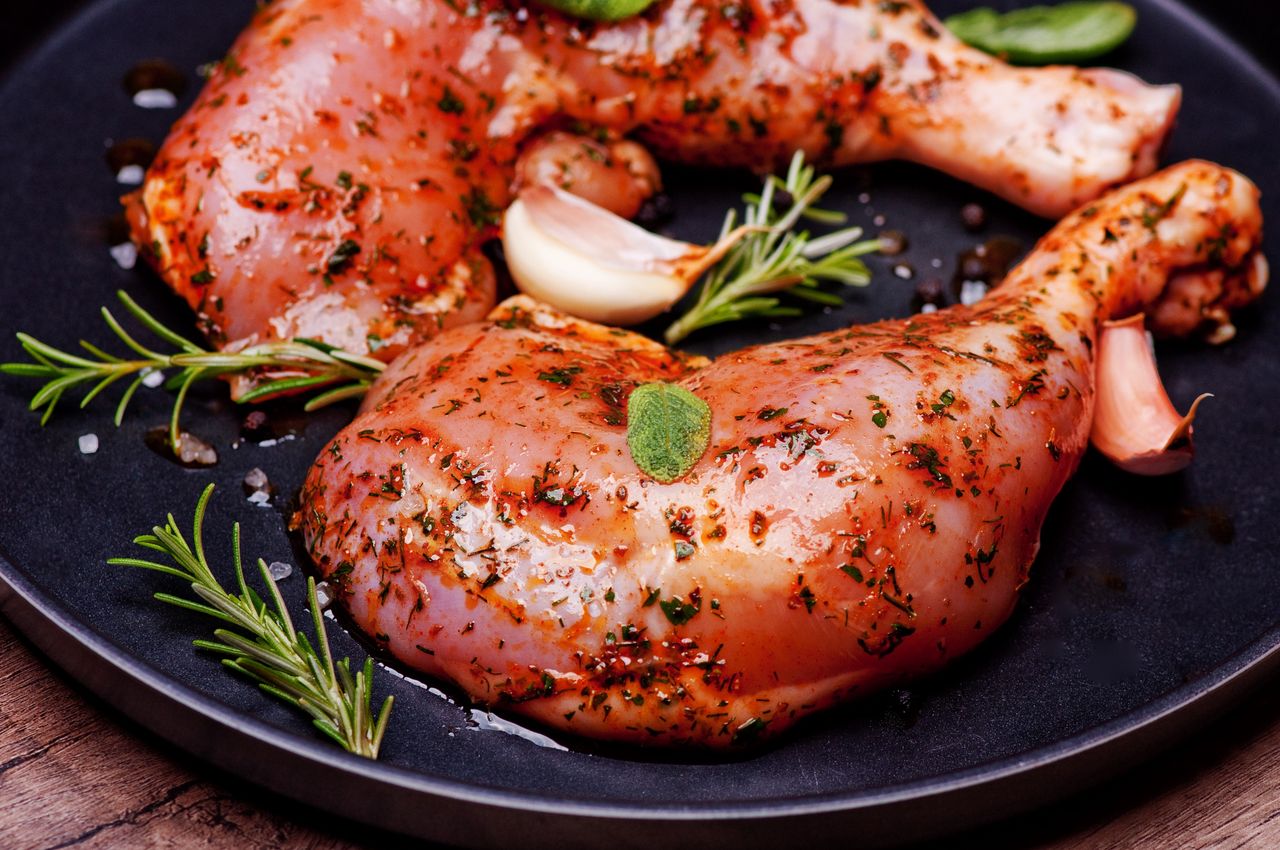 Jak zrobić marynatę do mięsa na grilla? Pięć najlepszych przepisów