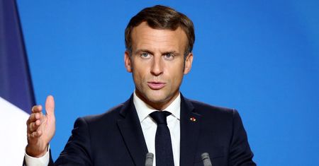 Bruksela chciała wymazać "Boże Narodzenie". Macron użył dosadnych słów