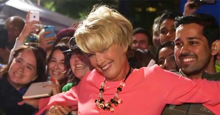 Pijana (?) Emma Thompson na premierze!