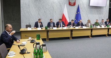 "Afera wizowa". Jest końcowy raport komisji śledczej