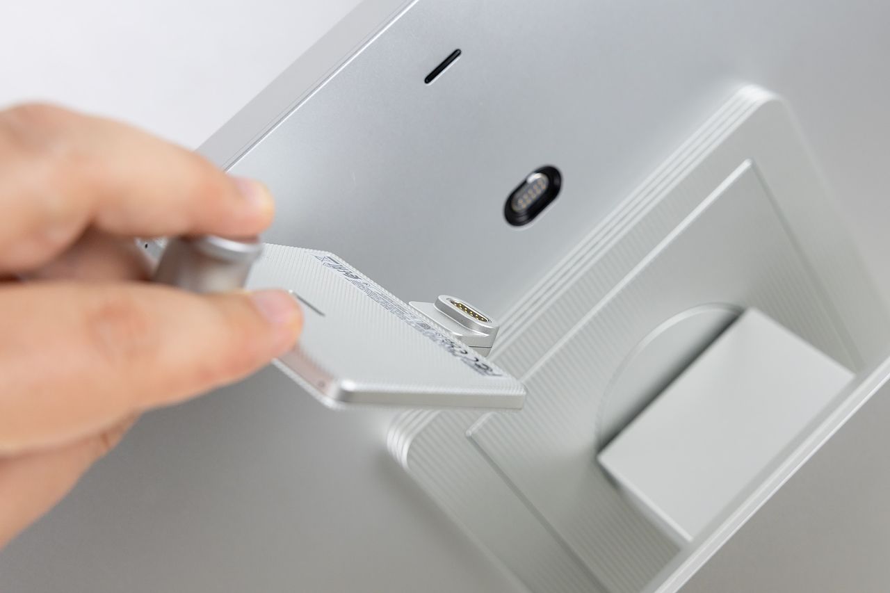 Samsung Vievfinity S9 5K 27 cali kamera złącze