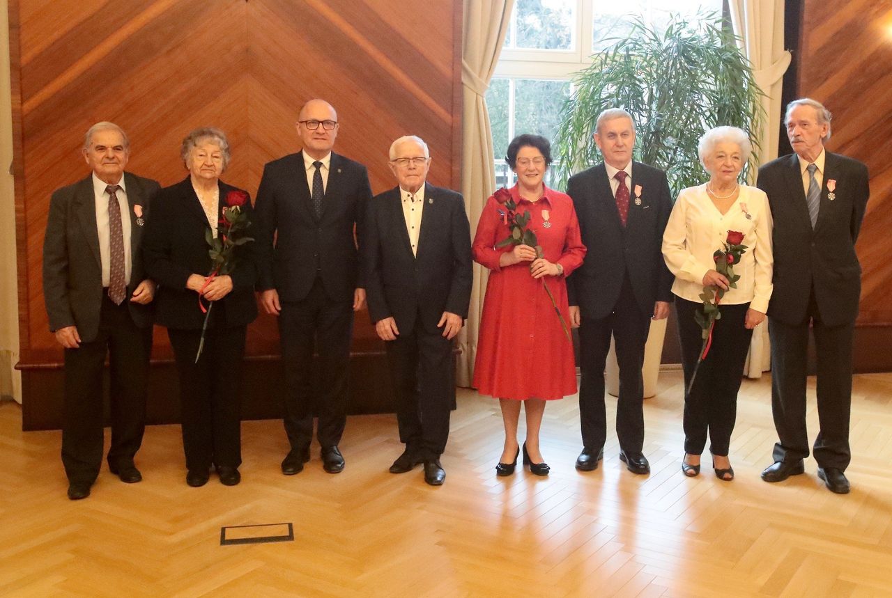 Szczecin: Kochają się ponad 50 lat. Prezydent wyróżnił małżeństwa