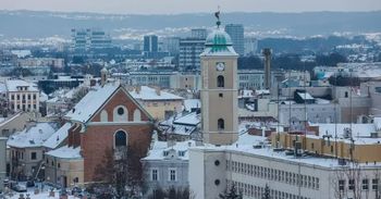 Przyrost naturalny w Polsce 2025. Rzeszów liderem, inne miasta z ujemnym bilansem