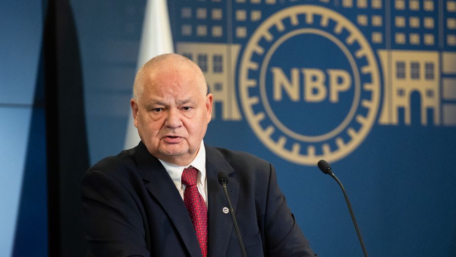 Prezes NBP Adam Glapiński podczas konferencji prasowej ws. podwyżki stóp procentowych 