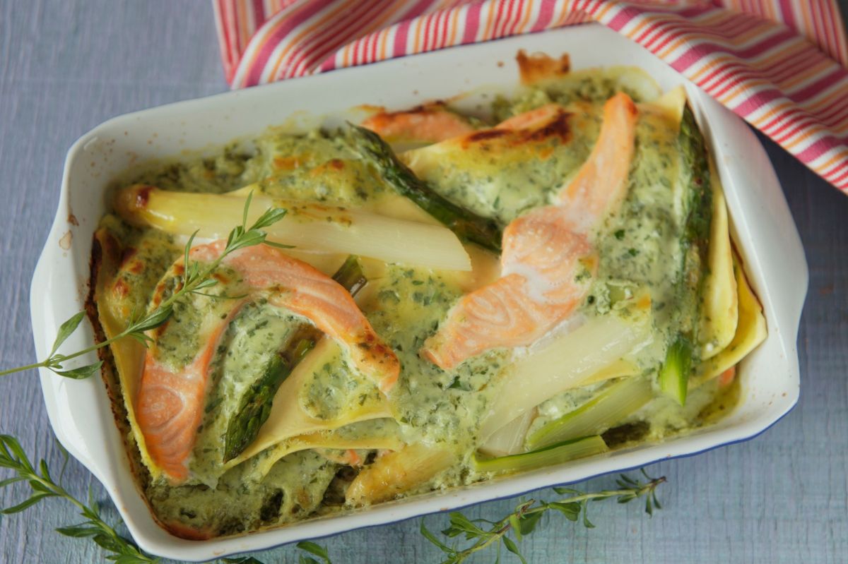 Salmon and asparagus bake - Delicacies