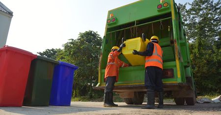 Co czwarty Polak wyrzuca do śmieci ogólnych. Grozi im 5 tys. zł kary
