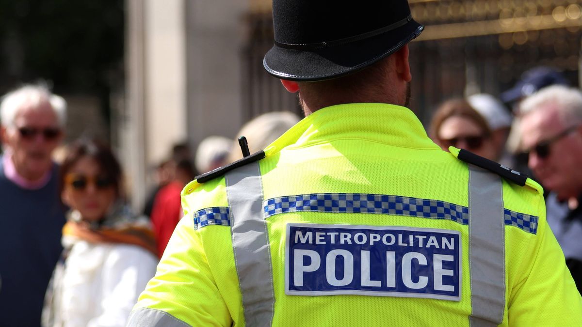 Met Police head claims anti-crime targets cannot be met without additional funding
epa12140473 A police officer stands guard in London, Britain, 28 May 2025. The Head of the Met Police, Sir Mark Rowley said that police across the UK needs more funding to meet the government's pledges to cut crime, as the government will set out its plans for departmental spending in next month's spending review.  EPA/ANDY RAIN 
Dostawca: PAP/EPA.
ANDY RAIN
police, funding, illustration, custodian helmet