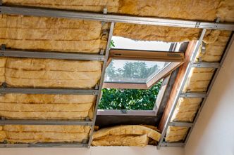 Ile pensji trzeba wydać na budowę domu? Policzyliśmy