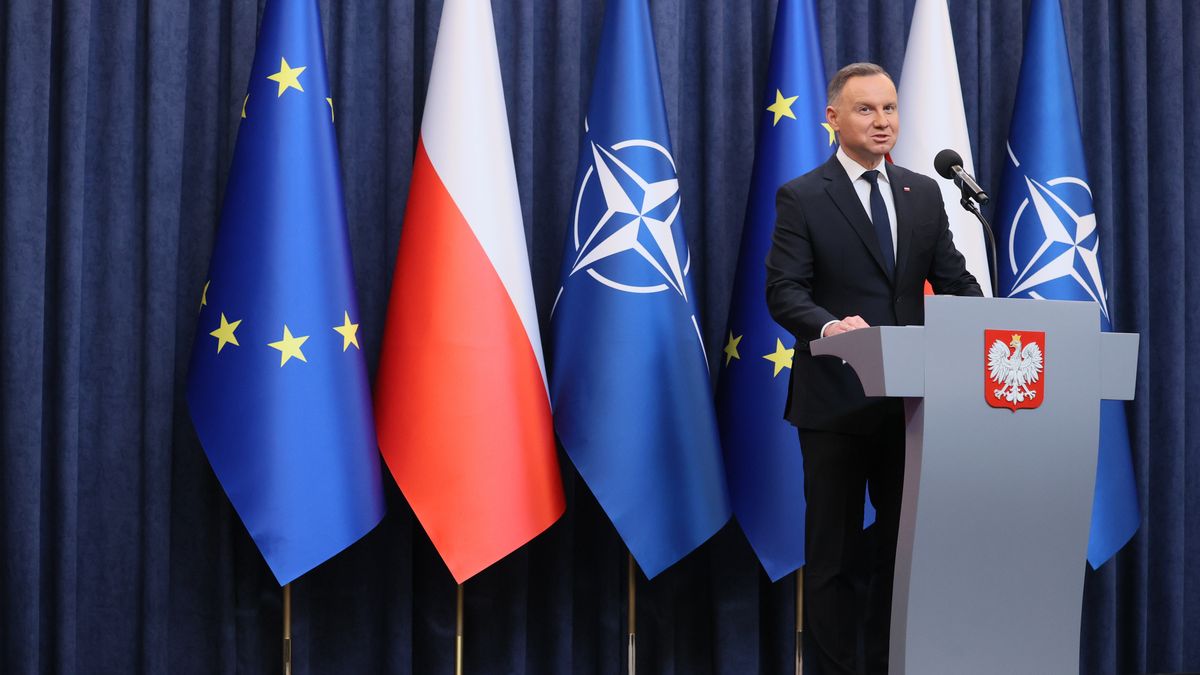 Warszawa, 08.01.2024. Prezydent RP Andrzej Duda podczas konferencji prasowej w Pałacu Prezydenckim w Warszawie, 8 bm. po spotkaniu z marszałkiem Sejmu Szymonem Hołownią. Spotkanie dotyczyło wygaszenia mandatów polityków PiS Mariusza Kamińskiego i Macieja Wąsika. (sko) PAP/Leszek Szymański