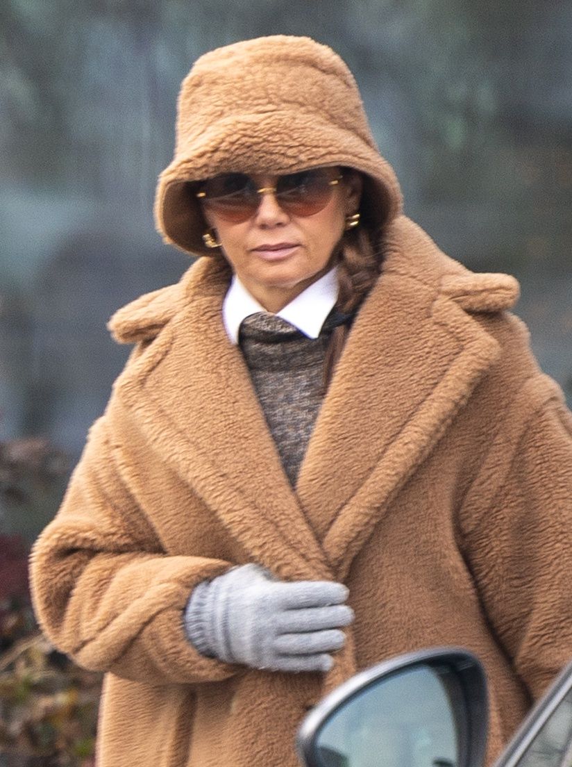 Kinga Rusin opuszcza ulubioną restaurację i ładuje się do porsch