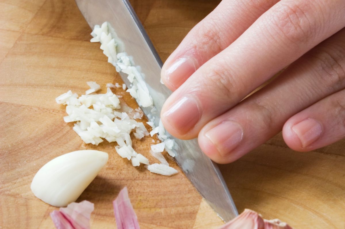 Garlic smell on your hands? That's no problem.