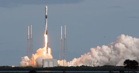 SpaceX zapowiada pierwszy "bezpłatny" lot załogowy. Firma szuka chętnych