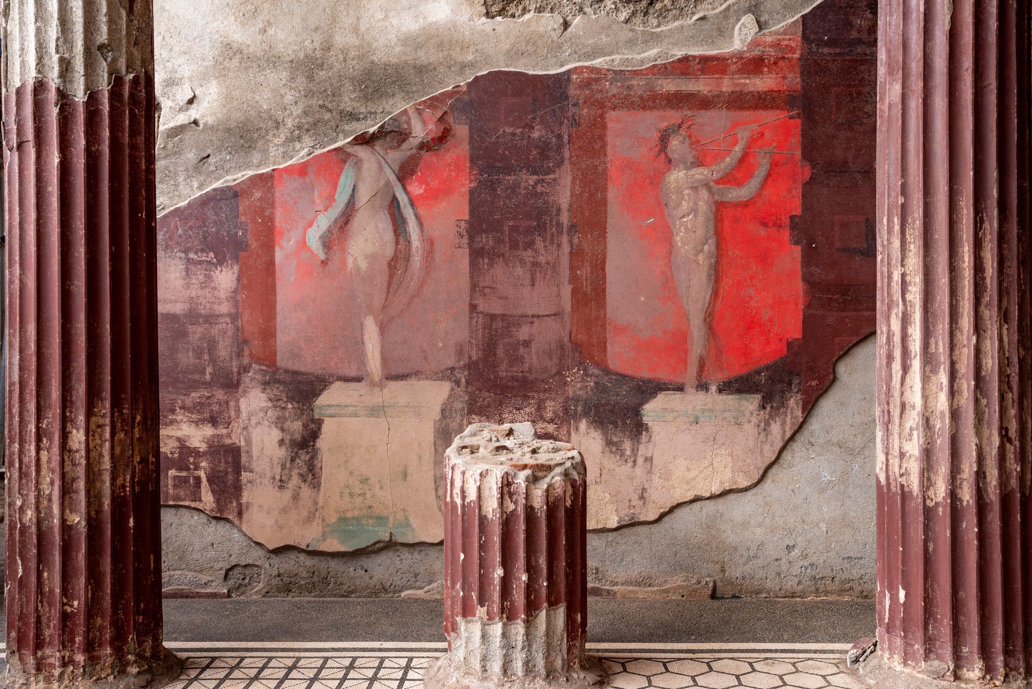 W Pompejach odkryto niezwykle rzadki fresk z kultem Dionizosa