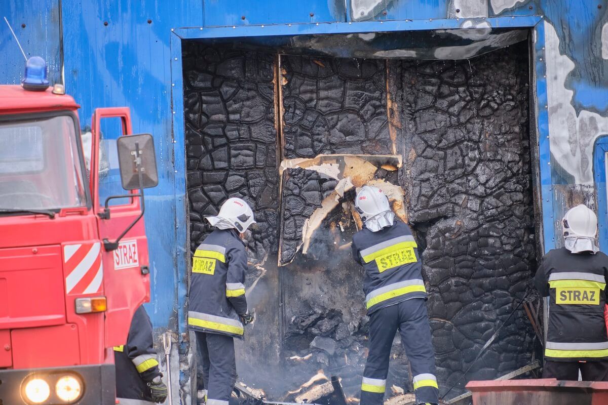 Pożar hali magazynowej w Piotrawinie, gmina Jastków