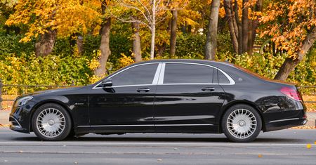 "Nie kupują samochodu dlatego, że go potrzebują. Kupują, bo go chcą". O luksusie rozmawiamy z szefem Maybacha i Mercedesa-AMG