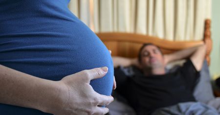 Bardzo źle znosi ciążę. Jej mąż nie ma zamiaru pomóc jej w obowiązkach domowych