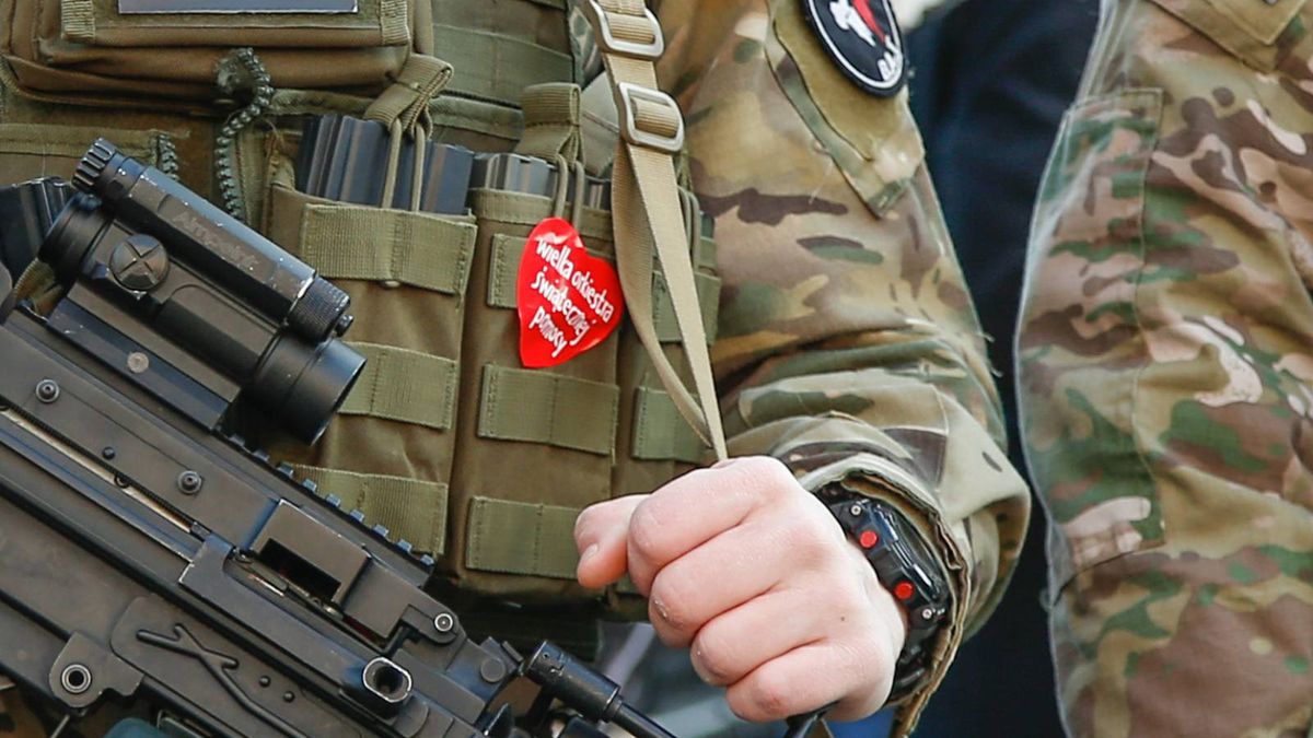 Po ośmiu latach żołnierze i mundurowi już nie muszą się bać naklejania serduszka WOŚP