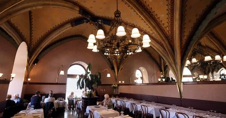 Otwarcie restauracji i salonów fryzjerskich. Jak będzie wyglądało w praktyce?