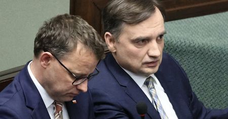 Ranking "leniwych posłów". Na czele Ziobro i Romanowski