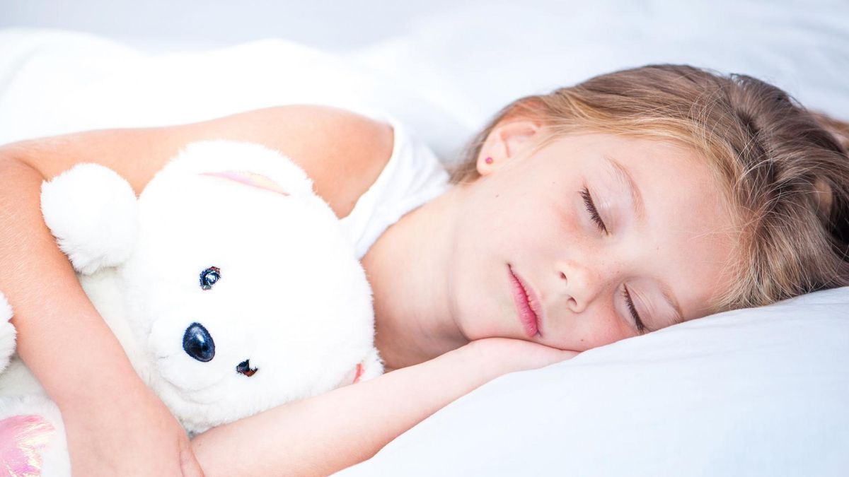 Nie pozwól dziecku spać na miękkim łóżku!