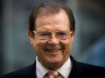 Roger Moore lubił, gdy Bond lądował w łóżku