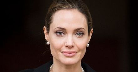 Angelina Jolie poddała się operacji amputowania obu piersi