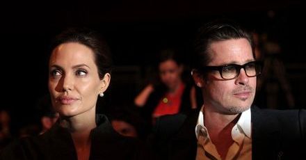 Angelina Jolie i Brad Pitt nad morzem