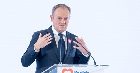 Donald Tusk ma naciskać na amerykańskie firmy. Chce zmiany związanej z elektrownią jądrową