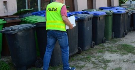 Zajrzeli do śmietnika i zdębieli. Koszmarne odkrycie w Bydgoszczy