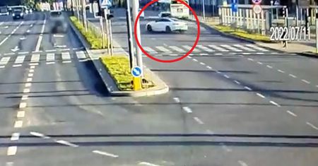 22-latek w mercedesie "wszedł" w zakręt. Co poszło nie tak?