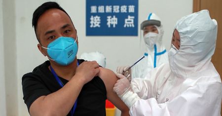 Chiny szczepią na potęgę eksperymentalnymi środkami
