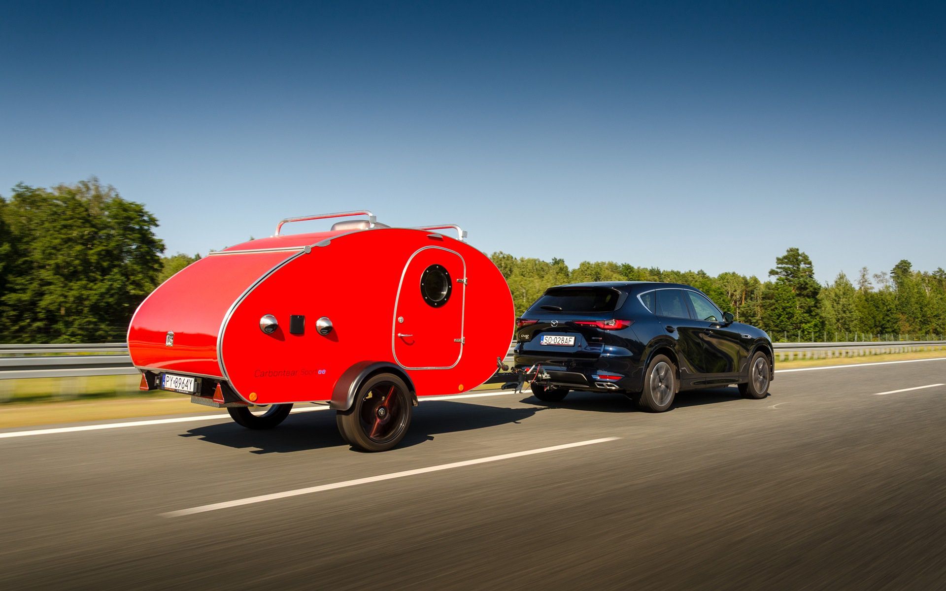 Mazda CX-60 z przyczepą CarbonTear Sportee