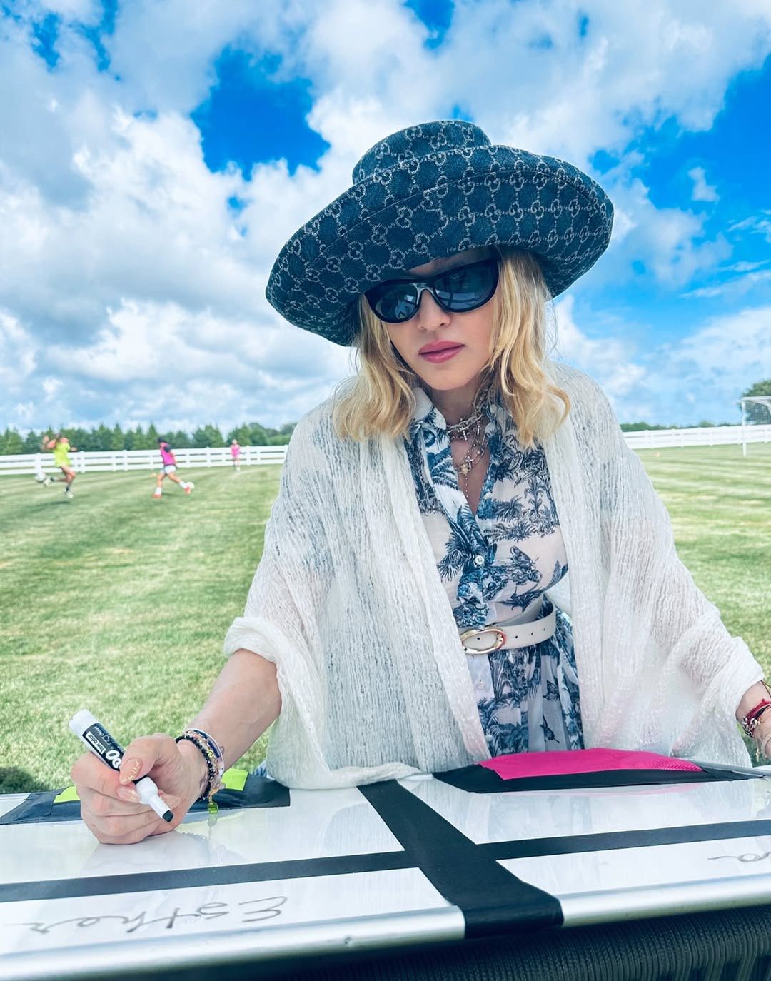 Madonna świętuje urodziny córek