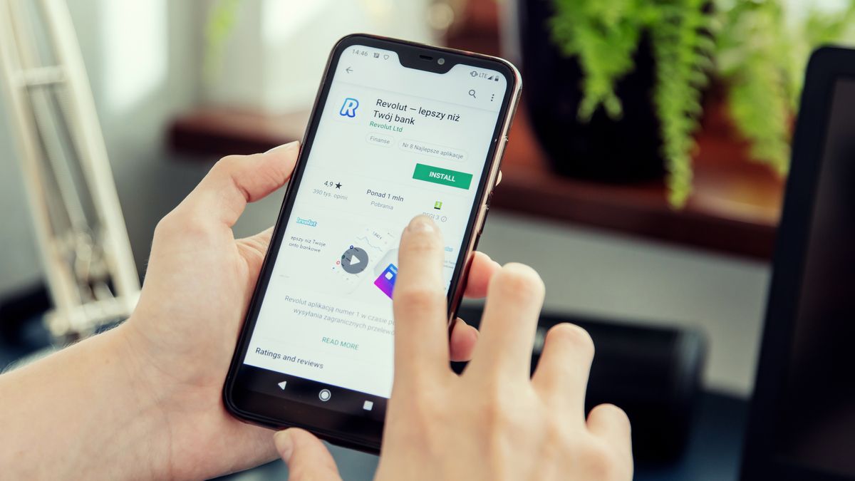 Revolut w telefonie.