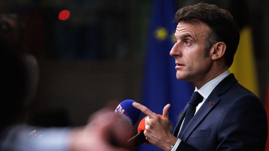 Macron o nocnych atakach na Ukrainę. "Rosja nie chce pokoju"