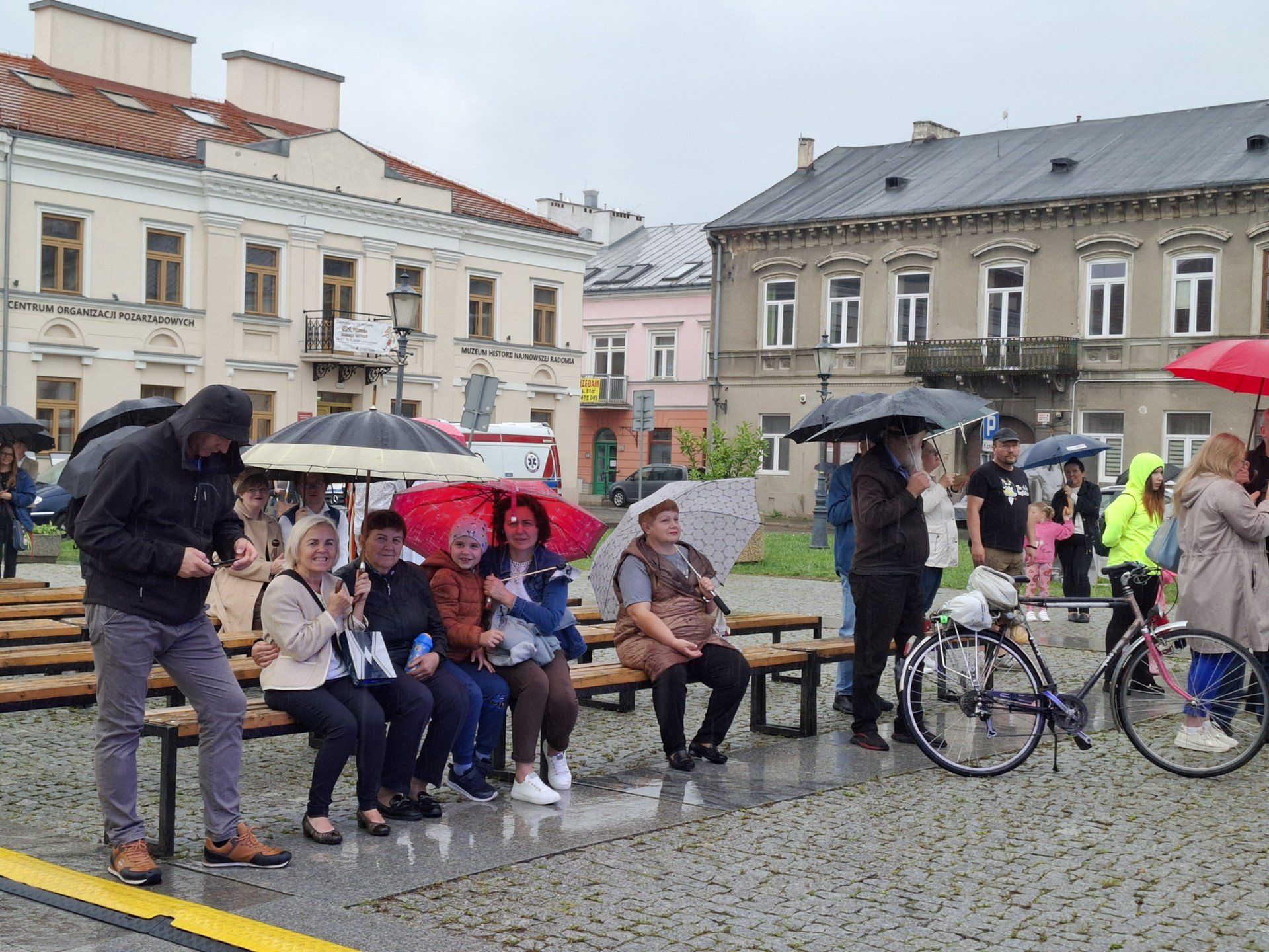 To była niezwykła podróż w czasie. Mimo kiepskiej pogody wydarzenie przeciągnęło wiele osób.