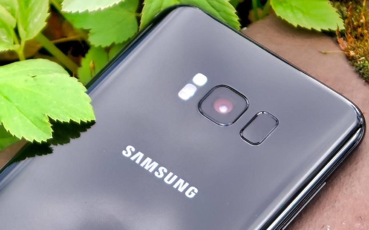 Galaxy S8 ma czytnik linii papilarnych w trudno dostępnym miejscu