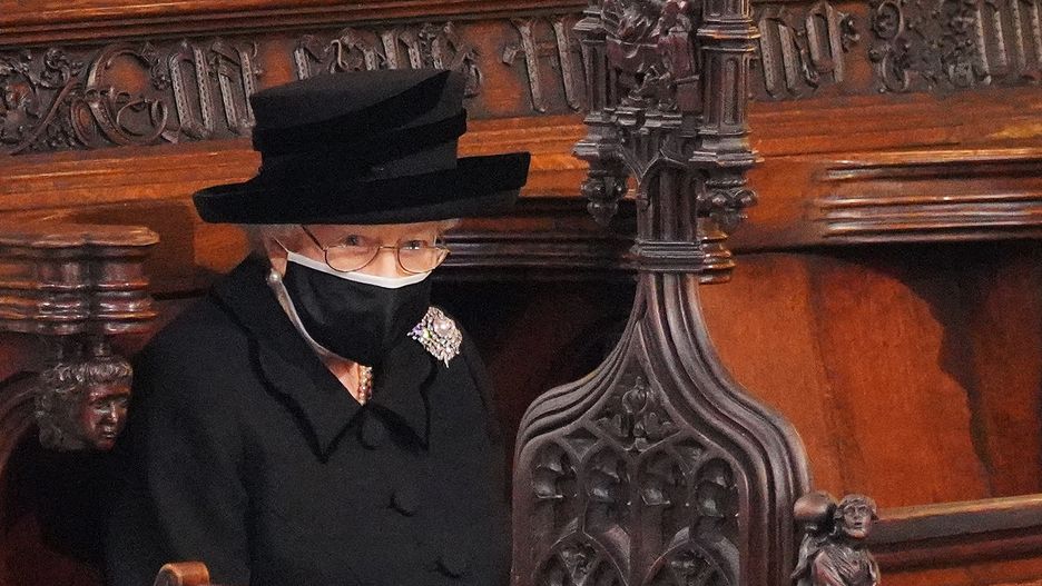 Królowa Elżbieta II wyłamuje się z wiekowych schematów