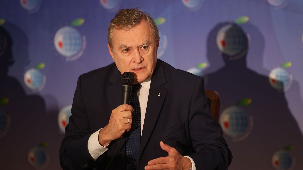 Karpacz, 07.09.2021. Wicepremier, minister kultury, dziedzictwa narodowego i sportu Piotr Gliński podczas panelu "Odbudowa Pałacu Saskiego, Pałacu Brühla � korzyści dla Polski" w ramach XXX edycji Forum Ekonomicznego, 7 bm. w Karpaczu. (amb) PAP/Łukasz Gągulski