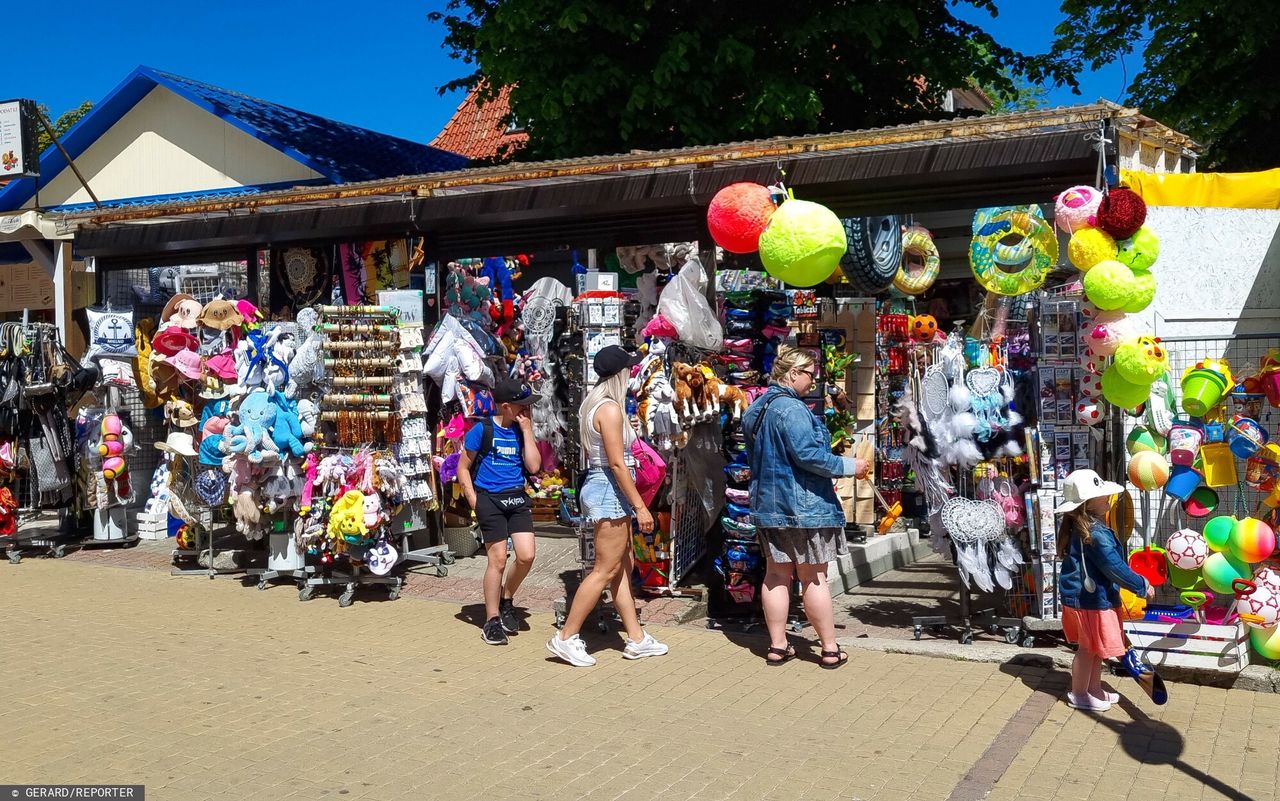 Ostrzegają przed zakupem dziwnych paczek nad morzem. Co w nich jest?