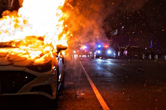 Ponad 100 osób zatrzymanych podczas nocnych protestów w Los Angeles. "Rażące nadużycie władzy"